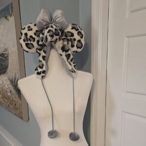 Disney Gray & White Leopard Faux Fur Minnie Ear Hat with Bow